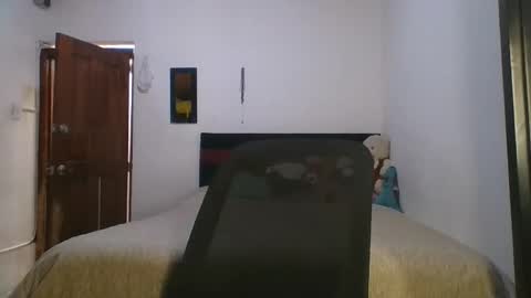 KAHELIINDEPENDENT MODEL online show from December 4, 9:45 pm