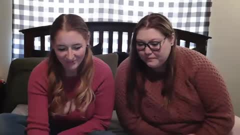 Snapshot of kai_and_eve chatting on October 13, 4:18 pm Kai Em and Abs online show from October 13, 4:18 pm