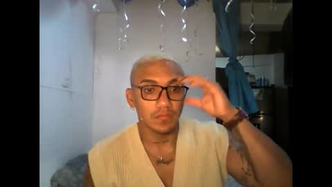 Snapshot of kail_1111 chatting on December 14, 8:20 am kail_1111 online show from December 14, 8:20 am