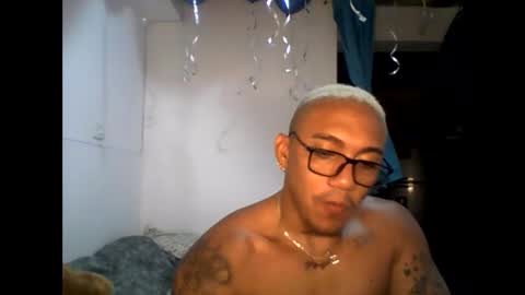 Snapshot of kail_1111 chatting on December 15, 3:00 am kail_1111 online show from December 15, 3:00 am