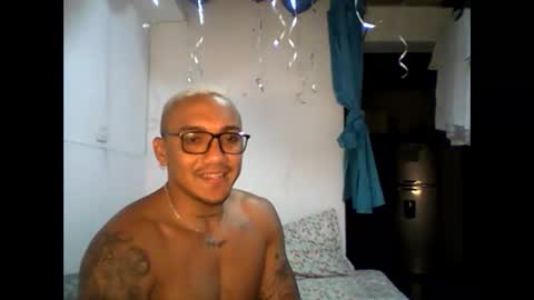 Snapshot of kail_1111 chatting on December 16, 5:01 am kail_1111 online show from December 16, 5:01 am