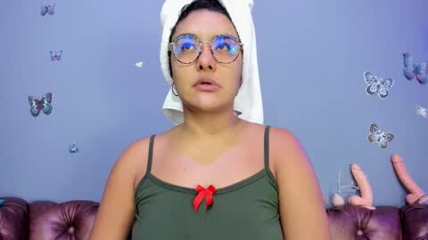 Snapshot of kaira_mosse_ chatting on November 21, 11:42 am kaira_mosse_ online show from November 21, 11:42 am