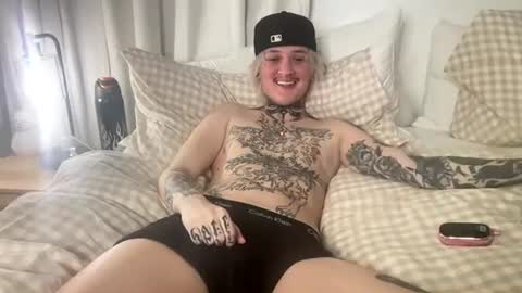 Snapshot of kairoknox chatting on March 1, 4:58 am Kairo Kox online show from March 1, 4:58 am