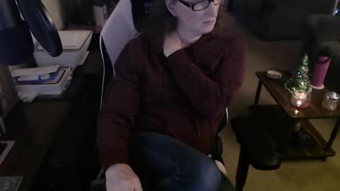 Snapshot of kait331 chatting on December 16, 1:10 am Camprincess331 online show from December 16, 1:10 am