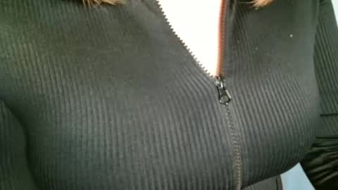 Snapshot of kaitlin_kk chatting on April 21, 10:32 am Kaitlin online show from April 21, 10:32 am