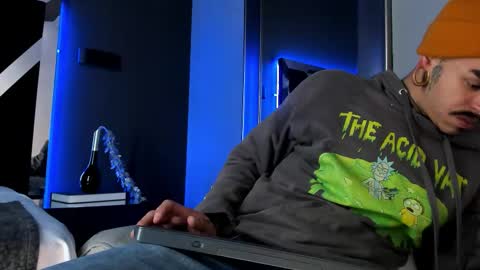 Snapshot of kaletattoos chatting on December 18, 11:05 am Kale online show from December 18, 11:05 am