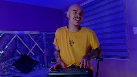 Snapshot of kaletattoos chatting on February 16, 11:17 am Kale online show from February 16, 11:17 am