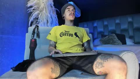 Snapshot of kaletattoos chatting on February 22, 11:53 am Kale online show from February 22, 11:53 am