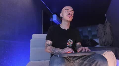 Snapshot of kaletattoos chatting on March 1, 11:01 am Kale online show from March 1, 11:01 am