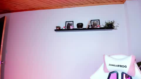 Kali Ka Please help me with your thumbs up its important   dont forget my birthday on October 26 online show from September 23, 6:11 pm