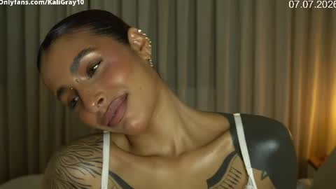 Snapshot of kaligray10 chatting on July 7, 7:40 pm kaligray10 online show from July 7, 7:40 pm