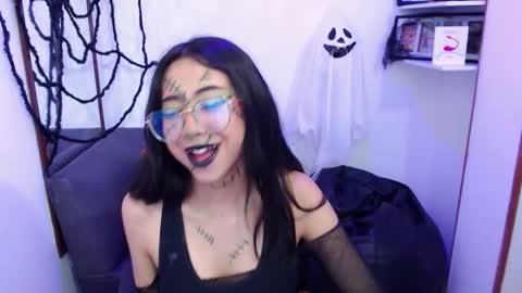 Snapshot of kalilowe_ chatting on October 29, 8:10 pm Kali online show from October 29, 8:10 pm