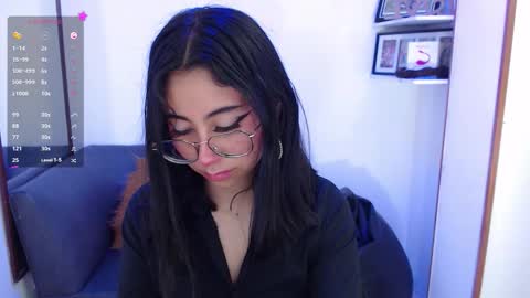 Snapshot of kalilowe_ chatting on November 10, 6:18 pm Kali online show from November 10, 6:18 pm