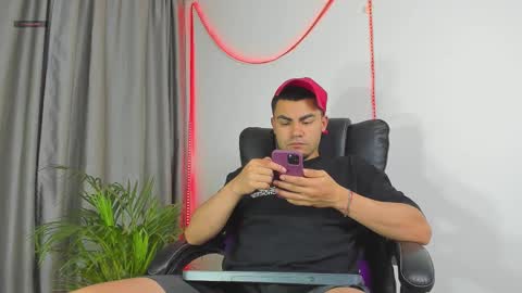 K A L I online show from December 1, 8:08 am