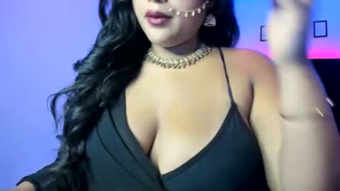 Snapshot of kamala_khan_tx chatting on May 5, 4:48 pm Online 800 to 1400 online show from May 5, 4:48 pm