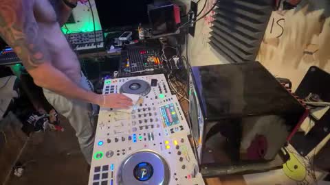 Snapshot of kamikazeozzy_juicylucee chatting on January 12, 5:45 am kamikazeozzy_juicylucee online show from January 12, 5:45 am