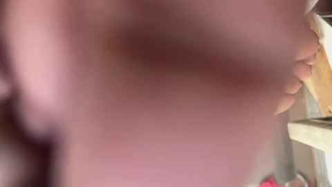 Snapshot of kamikazeozzy_juicylucee chatting on May 14, 9:27 am kamikazeozzy_juicylucee online show from May 14, 9:27 am