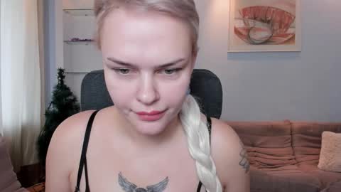 Camila online show from December 5, 8:01 am