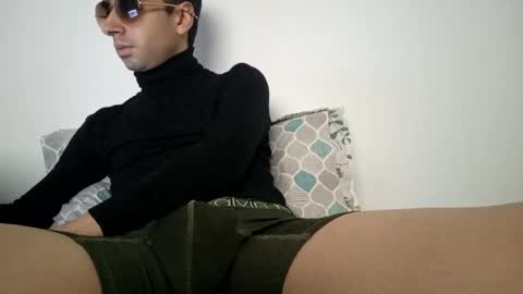 Snapshot of kamilo18655187 chatting on January 1, 9:07 am kamilo24 online show from January 1, 9:07 am