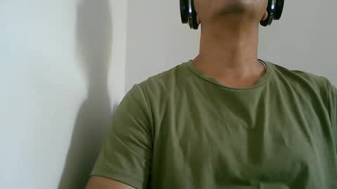 Snapshot of kamilo69_ chatting on February 10, 3:27 pm Kamilo online show from February 10, 3:27 pm