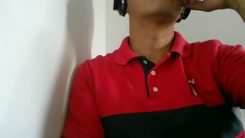 Snapshot of kamilo69_ chatting on February 12, 7:09 pm Kamilo online show from February 12, 7:09 pm