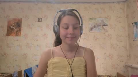 Mari  Simmons online show from October 2, 7:15 am