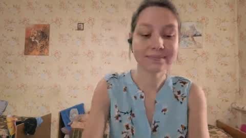 Mari  Simmons online show from October 6, 6:11 am