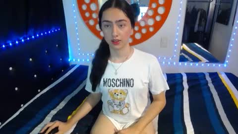 Snapshot of kammi_candy chatting on December 19, 1:34 am -- kammi -- online show from December 19, 1:34 am