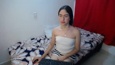 Snapshot of kammi_candy chatting on February 17, 1:35 am -- kammi -- online show from February 17, 1:35 am