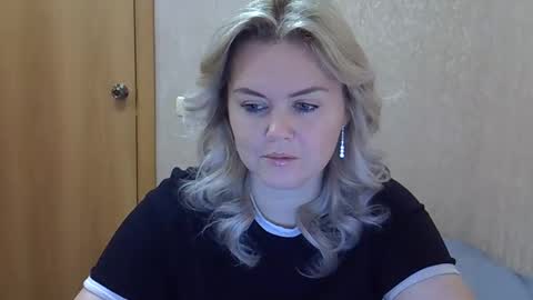 karennelsonx online show from January 17, 1:49 pm