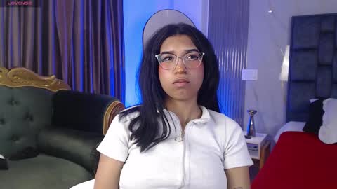 Snapshot of karin_ks chatting on February 15, 8:38 pm Karina online show from February 15, 8:38 pm