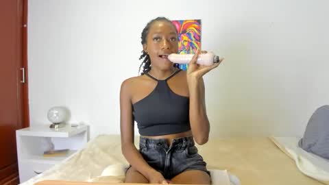 Snapshot of karina_lopez7 chatting on February 6, 12:11 am karina_lopez7 online show from February 6, 12:11 am