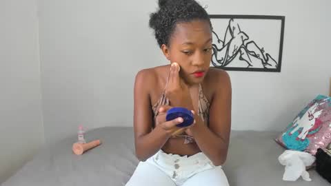 Snapshot of karina_lopez7 chatting on October 7, 2:47 pm karina_lopez7 online show from October 7, 2:47 pm