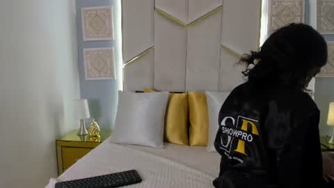 karinaacox online show from June 18, 12:09 pm
