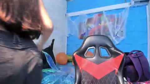 karinatompson online show from October 24, 9:33 pm