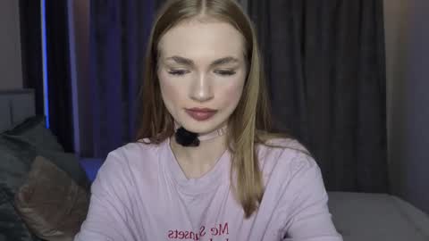 Snapshot of karinchik544 chatting on November 11, 1:55 pm karinchik544 online show from November 11, 1:55 pm