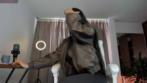 Snapshot of karinnixx chatting on February 12, 2:23 pm Karin online show from February 12, 2:23 pm