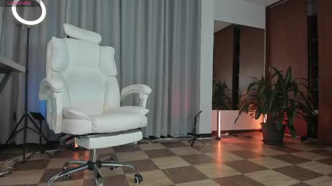 Karin online show from April 7, 5:46 pm