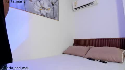 Snapshot of karla_and_mau chatting on November 15, 12:30 am Karla Mau online show from November 15, 12:30 am