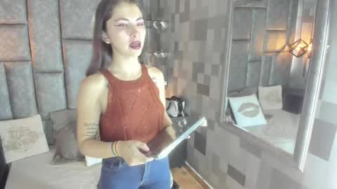 karla_crruz online show from May 14, 7:20 pm