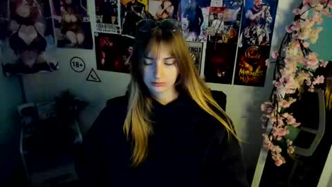 Karla online show from November 29, 1:25 pm