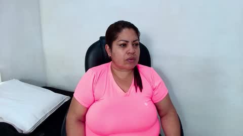 karla_hilton1 online show from January 11, 12:32 pm