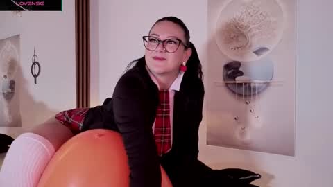 Snapshot of karla_valk1 chatting on October 18, 11:55 am karla online show from October 18, 11:55 am