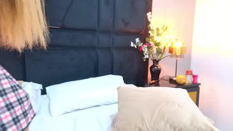Snapshot of karlaortiz chatting on May 14, 12:23 pm Karla Ortiz online show from May 14, 12:23 pm