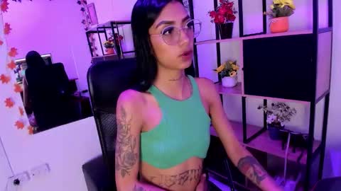 karlaslutskinny__ online show from February 18, 9:44 pm