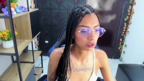 karlaslutskinny__ online show from May 6, 2:51 am