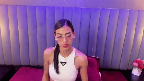 Snapshot of karlaslutskinny__ chatting on June 30, 8:43 pm karlaslutskinny__ online show from June 30, 8:43 pm