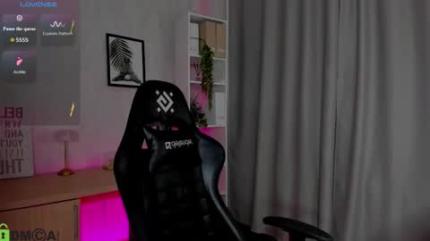 karlenegriess online show from March 1, 12:01 am