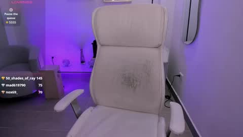 karliie kloss   online show from September 22, 7:10 am