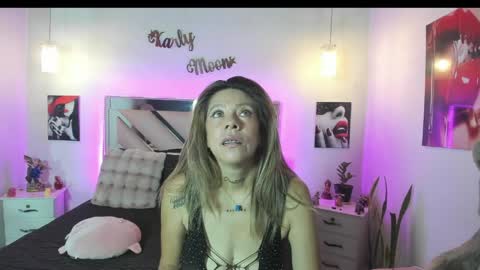 Snapshot of karly_moonn chatting on April 19, 8:00 pm Karly Moonns online show from April 19, 8:00 pm